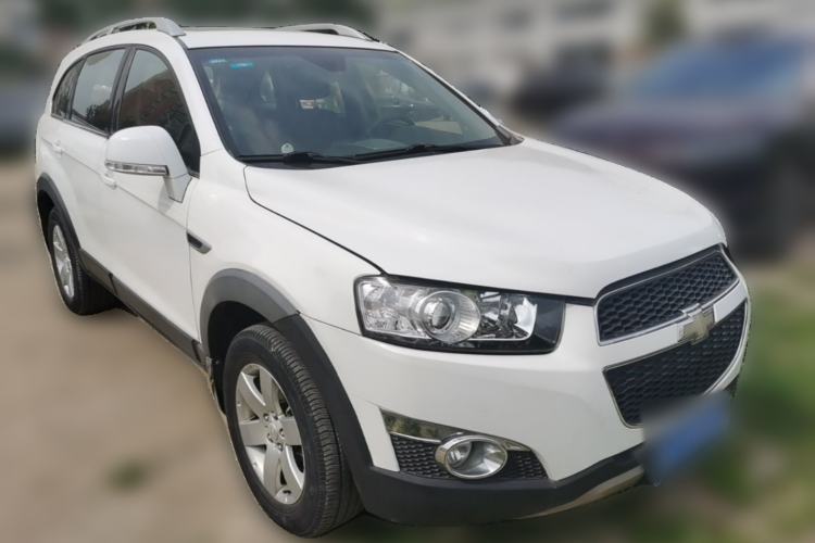 Used Chevrolet Captiva 2014 2.4L Two-Wheel Drive Urban Version 7 Seats Front Right 45 Deg