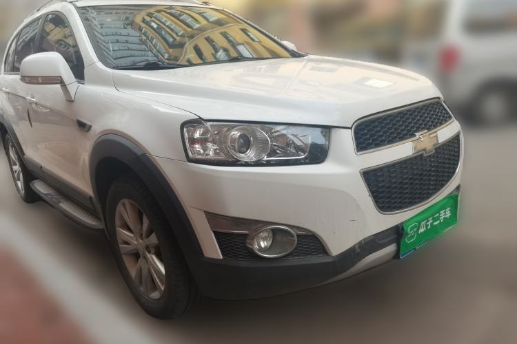 Used Chevrolet Captiva 2014 2.4L 4x4 Flagship Edition 7 Seats Front Right 45 Deg