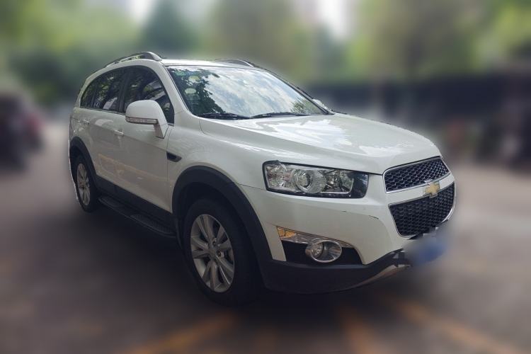 Used Chevrolet Captiva 2014 2.4L 4x4 Flagship Edition 7 Seats Front Right 45 Deg