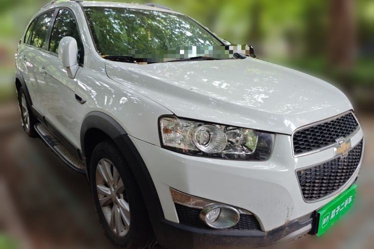 Used Chevrolet Captiva 2014 2.4L 4x4 Flagship Edition 7 Seats Front Right 45 Deg