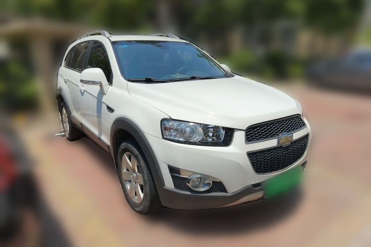 Used Chevrolet Captiva 2014 2.4L Two-Wheel Drive Urban Version 7 Seats Front Right 45 Deg
