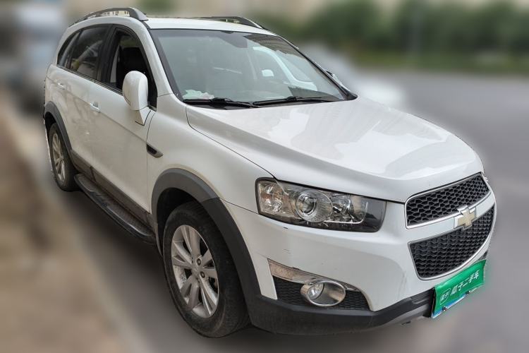 Used Chevrolet Captiva 2014 2.4L 4x4 Flagship Edition 7 Seats Front Right 45 Deg