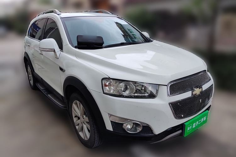 Used Chevrolet Captiva 2014 2.4L 4x4 Flagship Edition 7 Seats Front Right 45 Deg