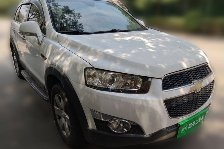 Used Chevrolet Captiva 2014 2.4L Two-Wheel Drive Urban Version 7 Seats Front Right 45 Deg