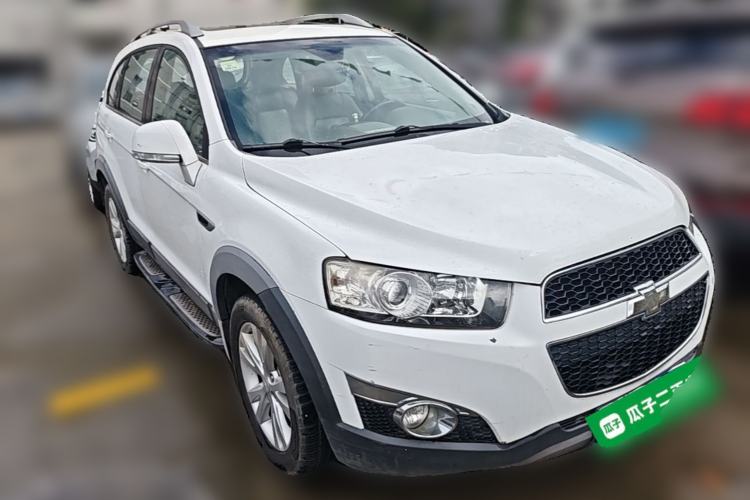 Used Chevrolet Captiva 2014 2.4L 4x4 Flagship Edition 7 Seats Front Right 45 Deg