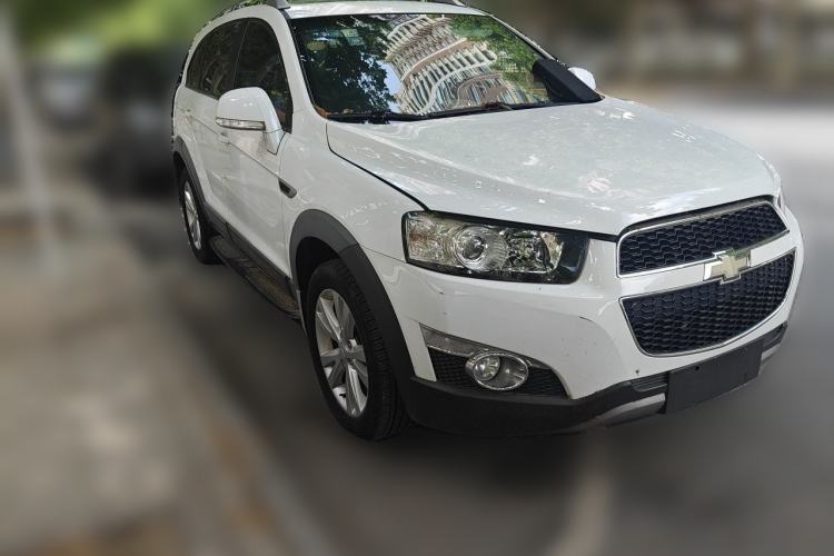 Used Chevrolet Captiva 2014 2.4L 4x4 Flagship Edition 7 Seats Front Right 45 Deg