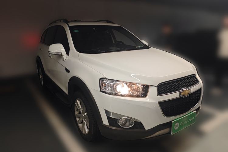 Used Chevrolet Captiva 2014 2.4L 4x4 Flagship Edition 7 Seats Front Right 45 Deg