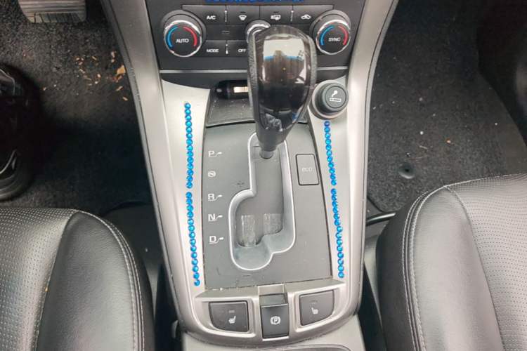Used Chevrolet Captiva 2014 2.4L 4x4 Flagship Edition 7 Seats Gear Lever