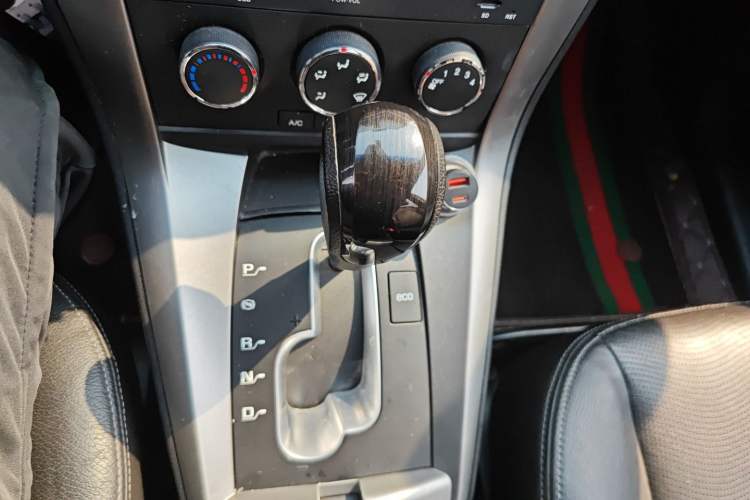 Used Chevrolet Captiva 2014 2.4L Two-Wheel Drive Urban Version 7 Seats Gear Lever