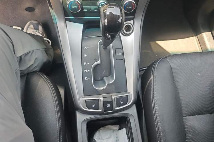 Used Chevrolet Captiva 2014 2.4L 4x4 Flagship Edition 7 Seats Gear Lever