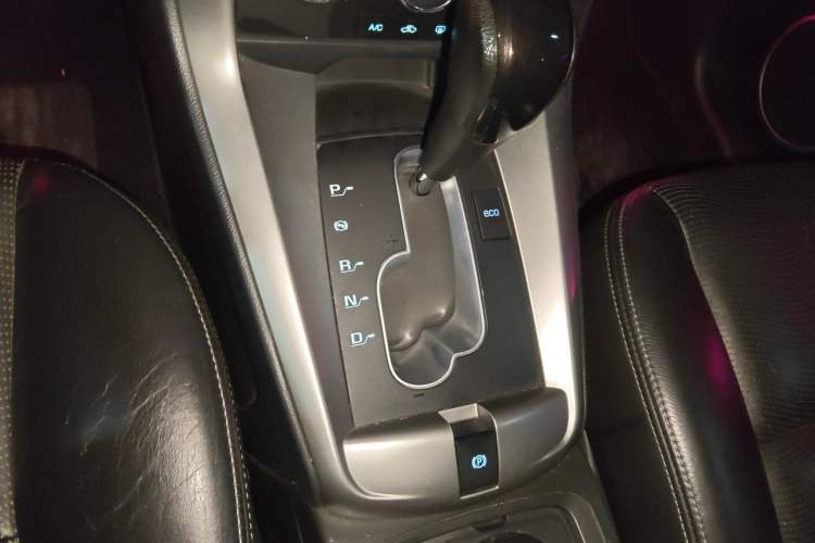 Used Chevrolet Captiva 2014 2.4L Two-Wheel Drive Urban Version 7 Seats Gear Lever