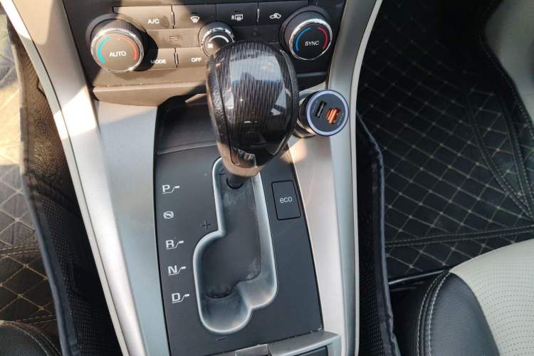 Used Chevrolet Captiva 2014 2.4L 4x4 Luxury Edition 5 Seats Gear Lever