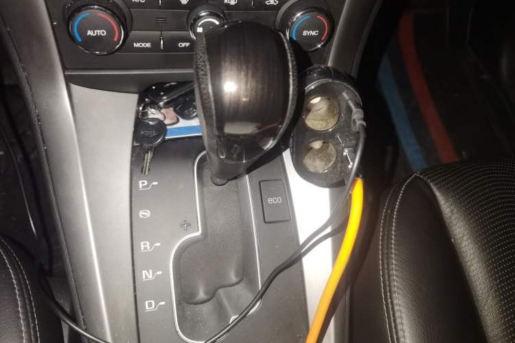 Used Chevrolet Captiva 2014 2.4L 4x4 Flagship Edition 7 Seats Gear Lever