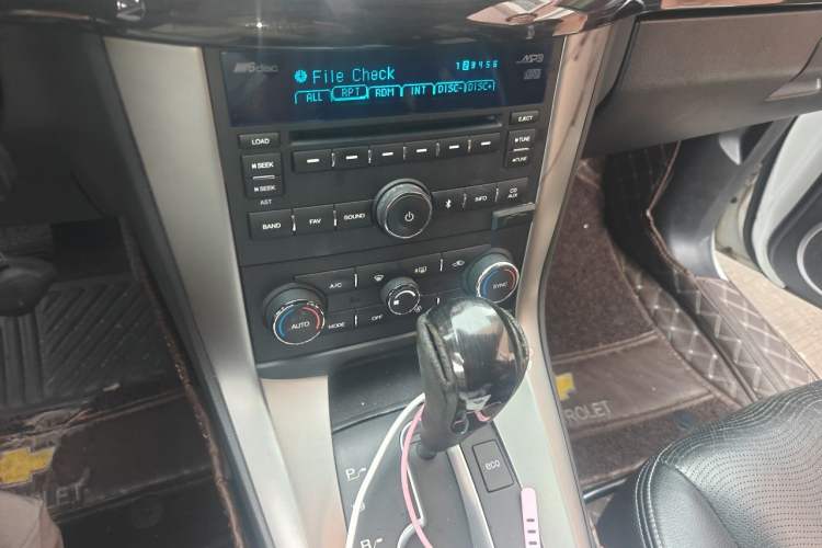 Used Chevrolet Captiva 2014 2.4L 4x4 Flagship Edition 7 Seats Gear Lever