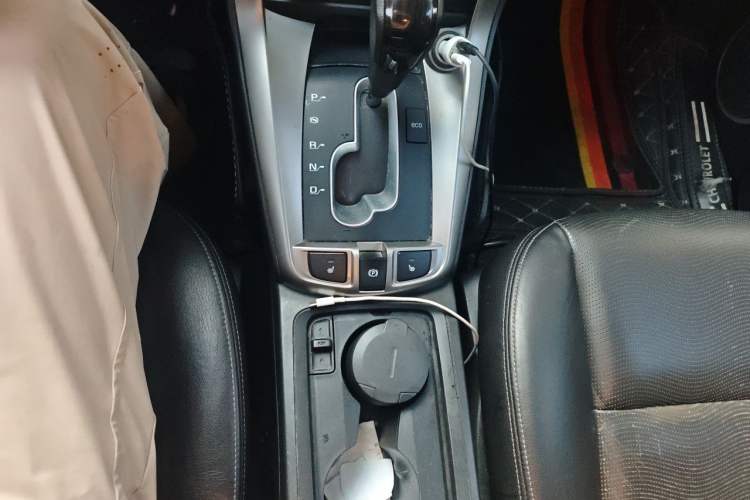 Used Chevrolet Captiva 2014 2.4L 4x4 Flagship Edition 7 Seats Gear Lever