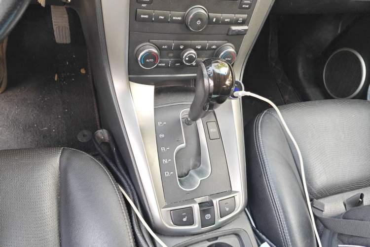 Used Chevrolet Captiva 2014 2.4L 4x4 Flagship Edition 7 Seats Gear Lever