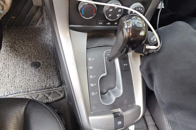 Used Chevrolet Captiva 2014 2.4L Two-Wheel Drive Urban Version 7 Seats Gear Lever