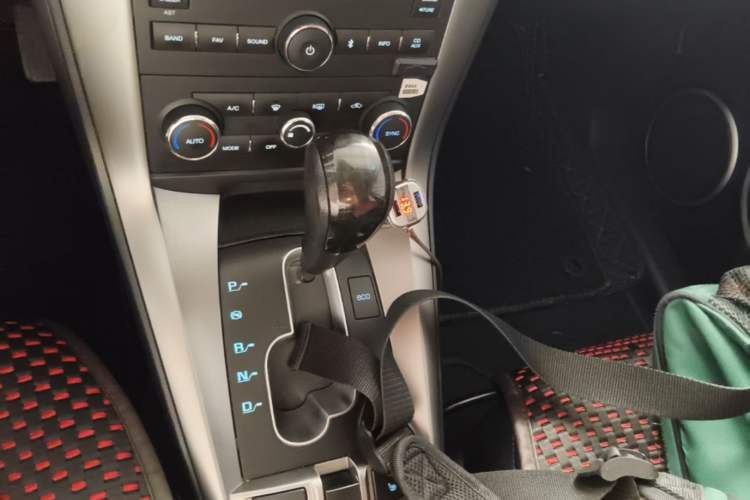 Used Chevrolet Captiva 2014 2.4L 4x4 Flagship Edition 7 Seats Gear Lever