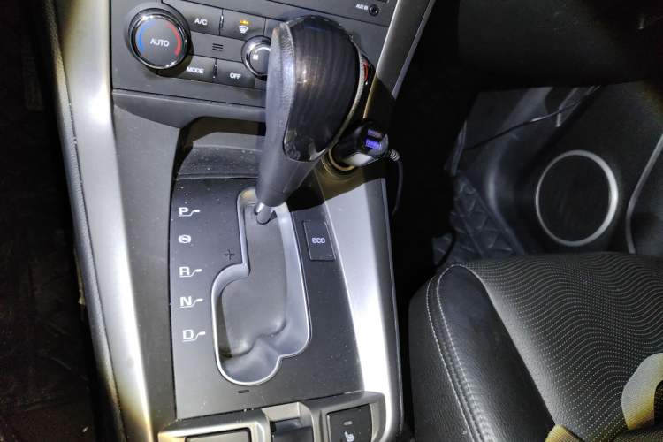 Used Chevrolet Captiva 2014 2.4L 4x4 Flagship Edition 7 Seats Gear Lever
