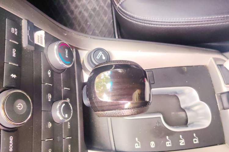 Used Chevrolet Captiva 2014 2.4L 4x4 Flagship Edition 7 Seats Gear Lever