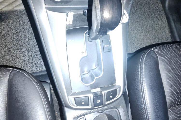 Used Chevrolet Captiva 2014 2.4L 4x4 Flagship Edition 7 Seats Gear Lever