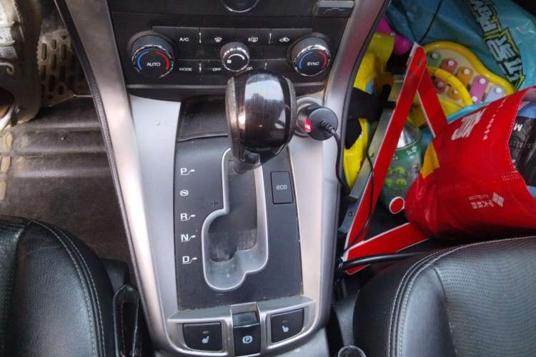 Used Chevrolet Captiva 2014 2.4L 4x4 Flagship Edition 7 Seats Gear Lever