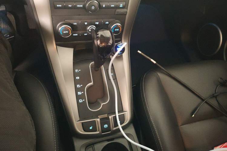 Used Chevrolet Captiva 2014 2.4L 4x4 Flagship Edition 7 Seats Gear Lever
