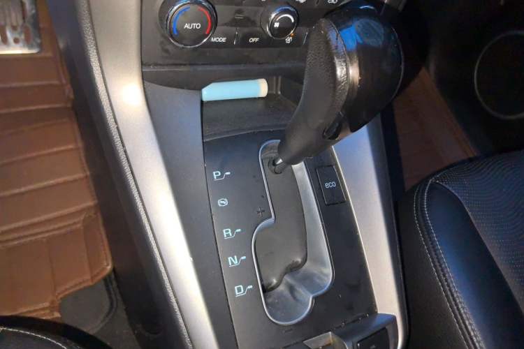 Used Chevrolet Captiva 2014 2.4L 4x4 Flagship Edition 7 Seats Gear Lever