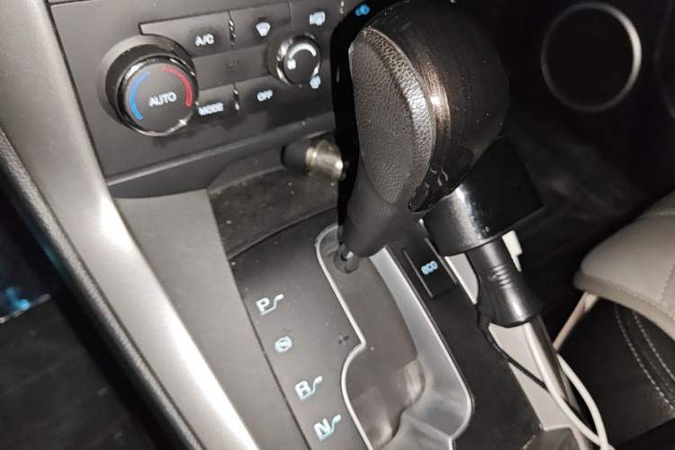 Used Chevrolet Captiva 2014 2.4L 4x4 Flagship Edition 7 Seats Gear Lever