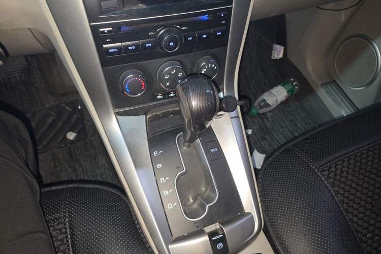 Used Chevrolet Captiva 2014 2.4L Two-Wheel Drive City Edition 5 Seats Gear Lever