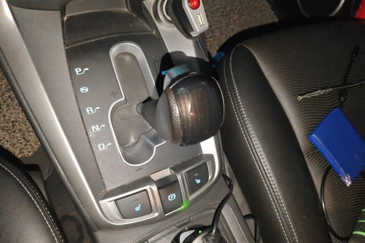 Used Chevrolet Captiva 2014 2.4L 4x4 Flagship Edition 7 Seats Gear Lever