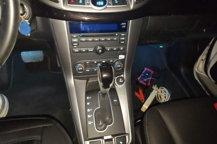 Used Chevrolet Captiva 2014 2.4L 4x4 Flagship Edition 7 Seats Gear Lever