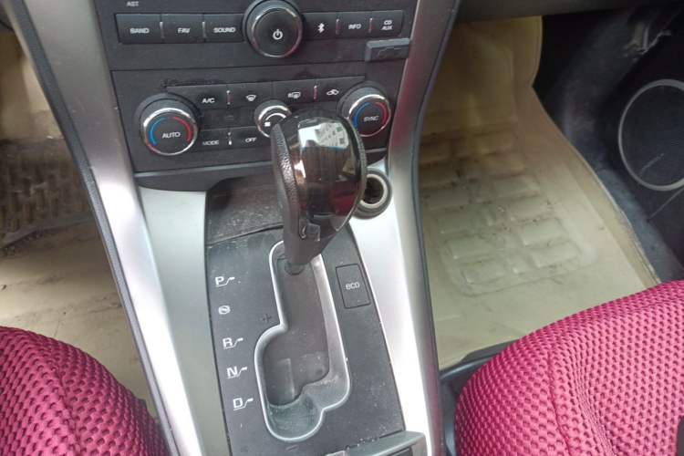Used Chevrolet Captiva 2014 2.4L 4x4 Flagship Edition 7 Seats Gear Lever