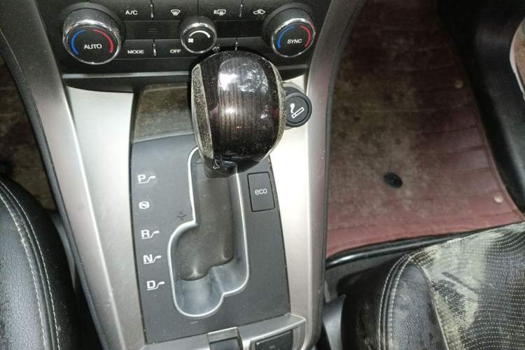 Used Chevrolet Captiva 2014 2.4L 4x4 Flagship Edition 7 Seats Gear Lever
