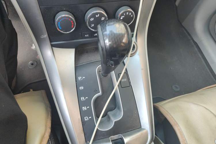 Used Chevrolet Captiva 2014 2.4L Two-Wheel Drive City Edition 5 Seats Gear Lever