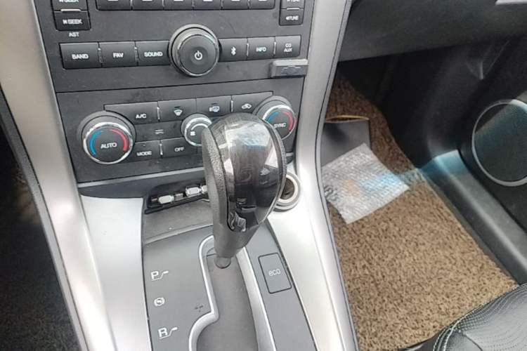 Used Chevrolet Captiva 2014 2.4L 4x4 Flagship Edition 7 Seats Gear Lever
