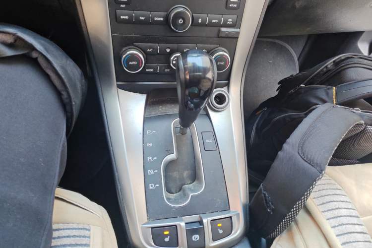 Used Chevrolet Captiva 2014 2.4L 4x4 Flagship Edition 7 Seats Gear Lever