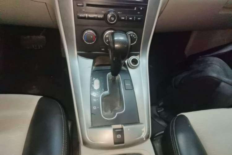 Used Chevrolet Captiva 2014 2.4L Two-Wheel Drive City Edition 5 Seats Gear Lever