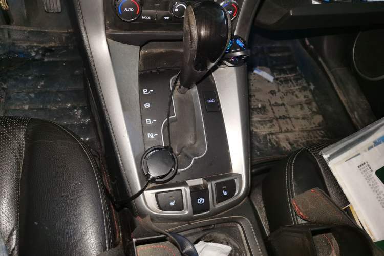 Used Chevrolet Captiva 2014 2.4L 4x4 Flagship Edition 7 Seats Gear Lever