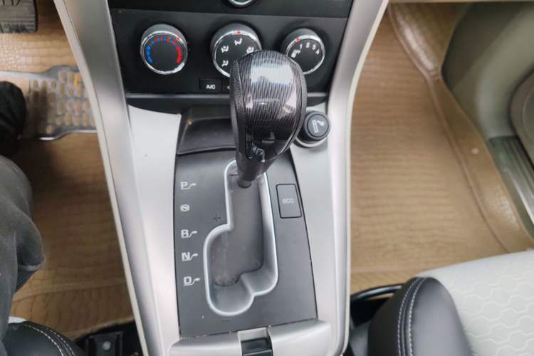 Used Chevrolet Captiva 2014 2.4L Two-Wheel Drive City Edition 5 Seats Gear Lever