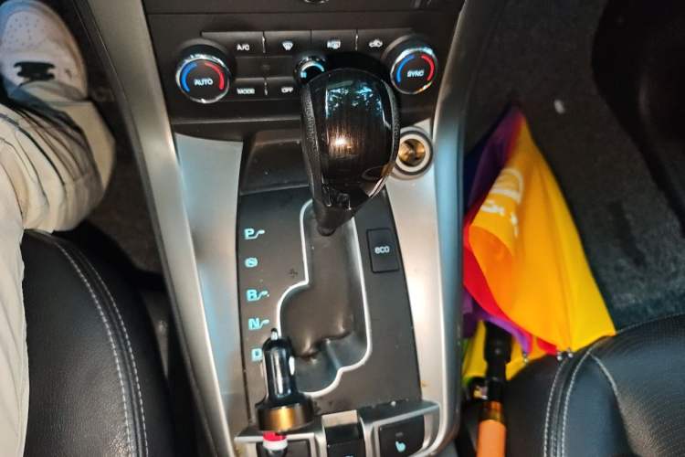 Used Chevrolet Captiva 2014 2.4L 4x4 Flagship Edition 7 Seats Gear Lever