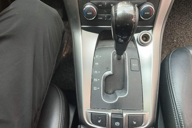 Used Chevrolet Captiva 2014 2.4L 4x4 Flagship Edition 7 Seats Gear Lever