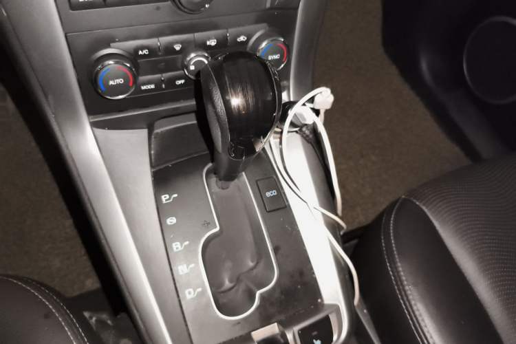 Used Chevrolet Captiva 2014 2.4L 4x4 Flagship Edition 7 Seats Gear Lever