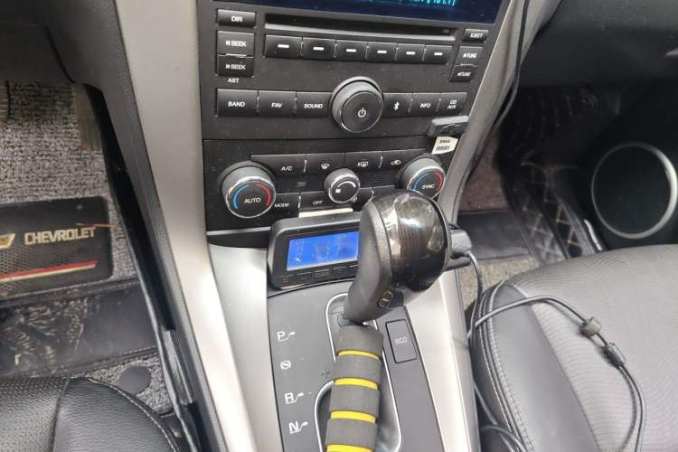Used Chevrolet Captiva 2014 2.4L 4x4 Flagship Edition 7 Seats Gear Lever
