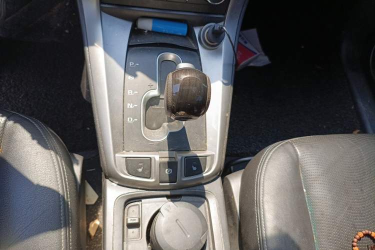 Used Chevrolet Captiva 2014 2.4L 4x4 Flagship Edition 7 Seats Gear Lever
