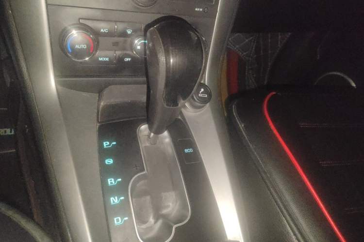Used Chevrolet Captiva 2014 2.4L 4x4 Flagship Edition 7 Seats Gear Lever