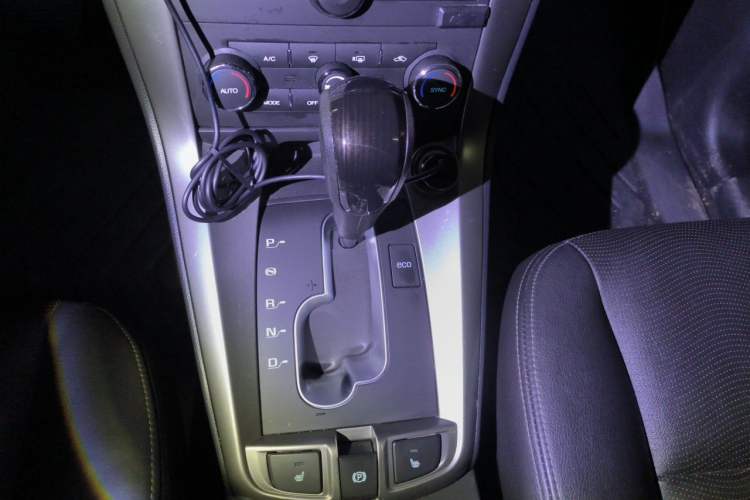 Used Chevrolet Captiva 2014 2.4L 4x4 Flagship Edition 7 Seats Gear Lever