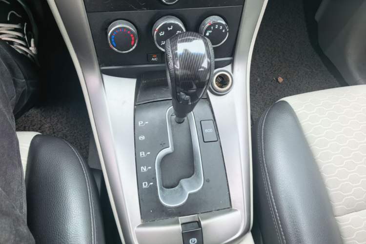 Used Chevrolet Captiva 2014 2.4L Two-Wheel Drive City Edition 5 Seats Gear Lever