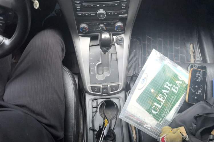 Used Chevrolet Captiva 2014 2.4L 4x4 Flagship Edition 7 Seats Gear Lever
