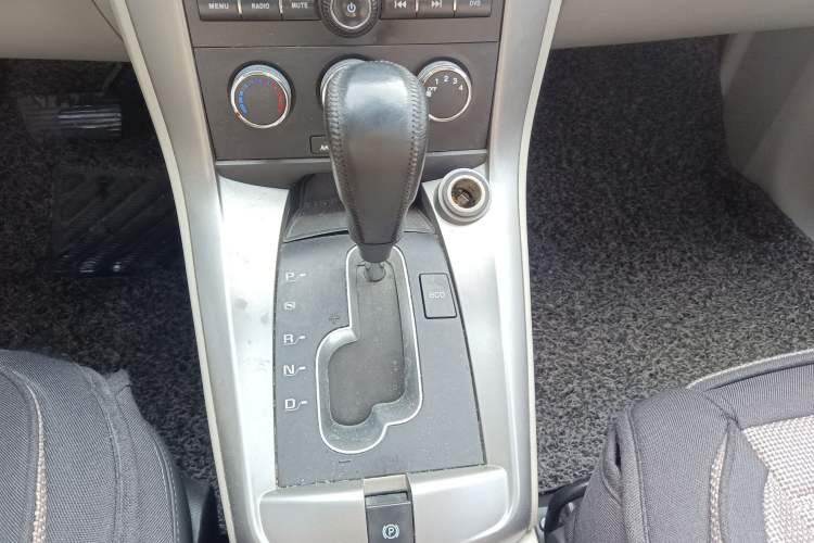 Used Chevrolet Captiva 2014 2.4L Two-Wheel Drive City Edition 5 Seats Gear Lever